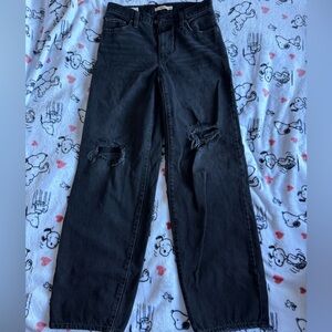 Black Levi’s baggy dad pants